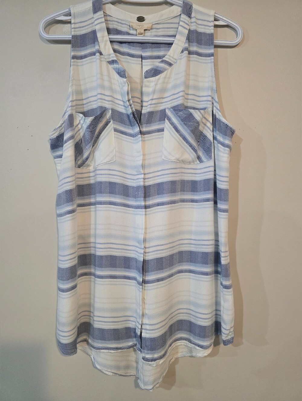 Women's 100% Rayon Light Blue and White Sleeveless V-Neck Summer Top. Large